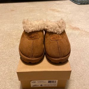 UGG Women’s Dakota 1212W Camel Slipper Size 6 Lightly Used Very Good Condition